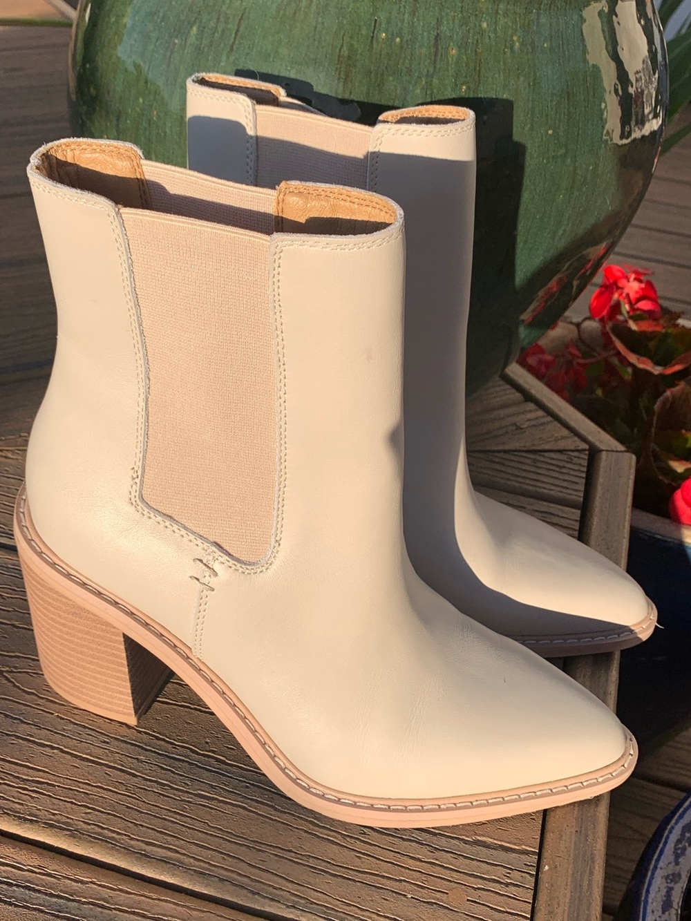 Crown Vintage Cream Chelsea Leather Ankle Boots